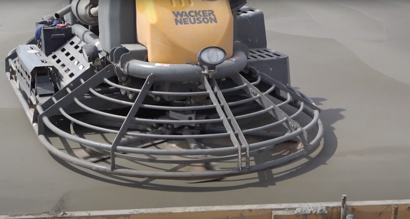 Retaining wall and masonry construction equipment